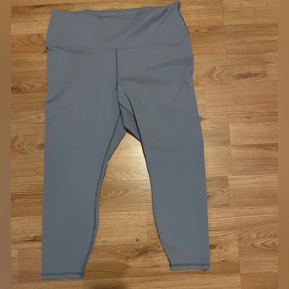Fabletics Women's Gray Leggings shorts size xxl